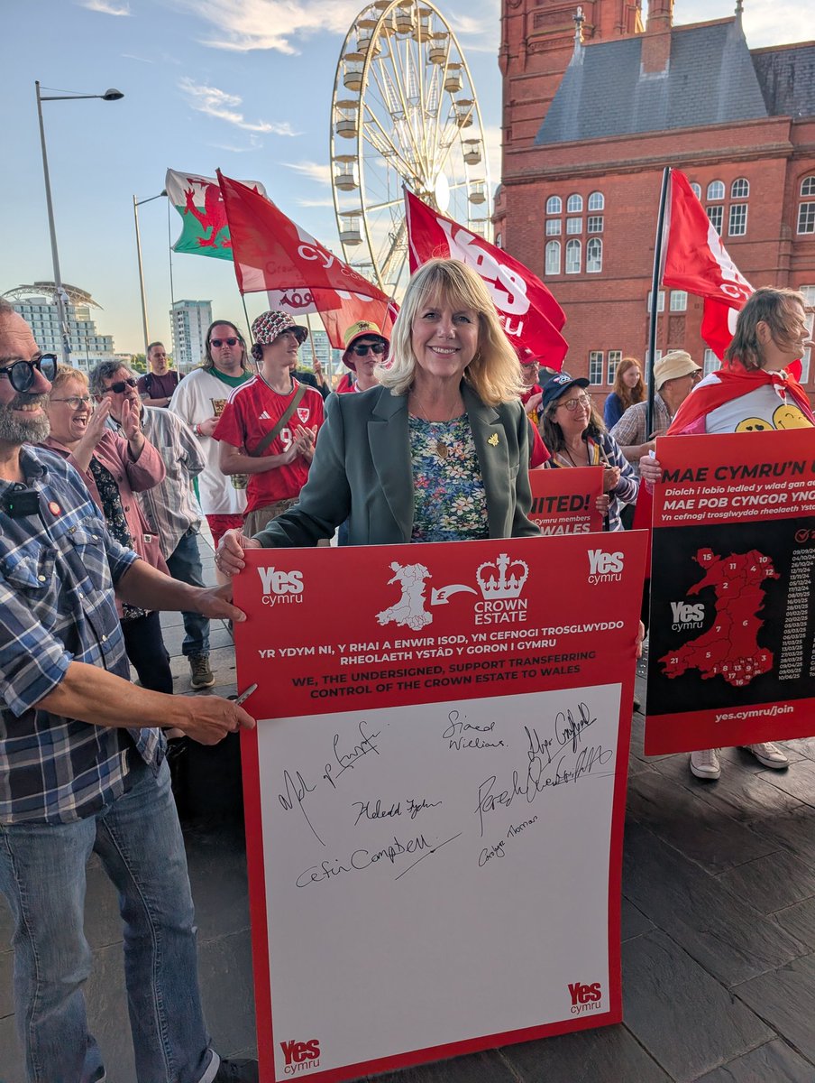 Standing with <a href="/YesCymru/">YesCymru</a> at the Senedd in support of devolving the Crown Estate to Wales.

With backing from all 22 Welsh local authorities and cross-party support in the Senedd, it’s clear: it’s time for Wales to take control of its own natural resources. #DevolveTheCrownEstate