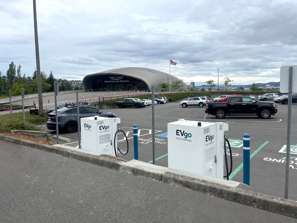 evgonetwork's tweet image. A visit to LeMay – America’s Car Museum in Tacoma, WA just got even better with upgraded charging. Through EVgo ReNew, we replaced 2 older 50 kW chargers with 3 new 100 kW fast chargers. More power, same great location.