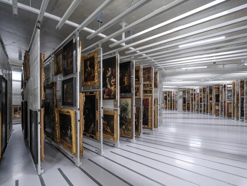 Phteven_Nobody's tweet image. It is crucial to know how to store art:
uncontrolled temperature, humidity and light exposure cause irreversible fading, deformation and mould. That's driving up insurance premiums and reputational risk.
• International consensus: guidelines now recommend ranges of 16-25 °C…