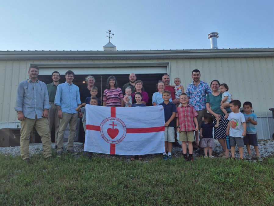 CatholicLand's tweet image. Kentucky CLM chapter had a great meeting and unrolled the Kentucky CLM flag!
Thinking other CLM chapters need to develop coats of arms, flags and mascots!
