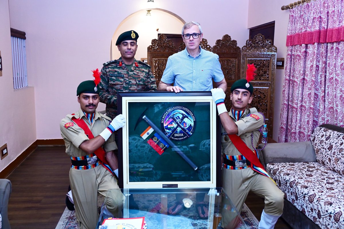 Brig. Deepak Sajjan Har, NCC Group Commander, Srinagar called on  Chief Minister and presented a memento as a gesture of goodwill. Chief Minister acknowledged NCC’s vital role in shaping disciplined, responsible youth. Important matters concerning NCC were also discussed.