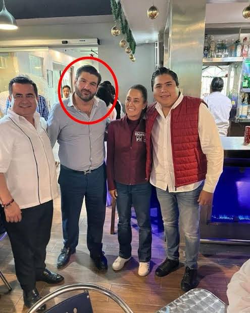 No voy a establecer dialogo con un abogado del narcotrafico: <a href="/Claudiashein/">Claudia Sheinbaum Pardo</a> 

Una foto “casual” con un saludo afectuoso con el abogado de Él Mayo 👇🏻