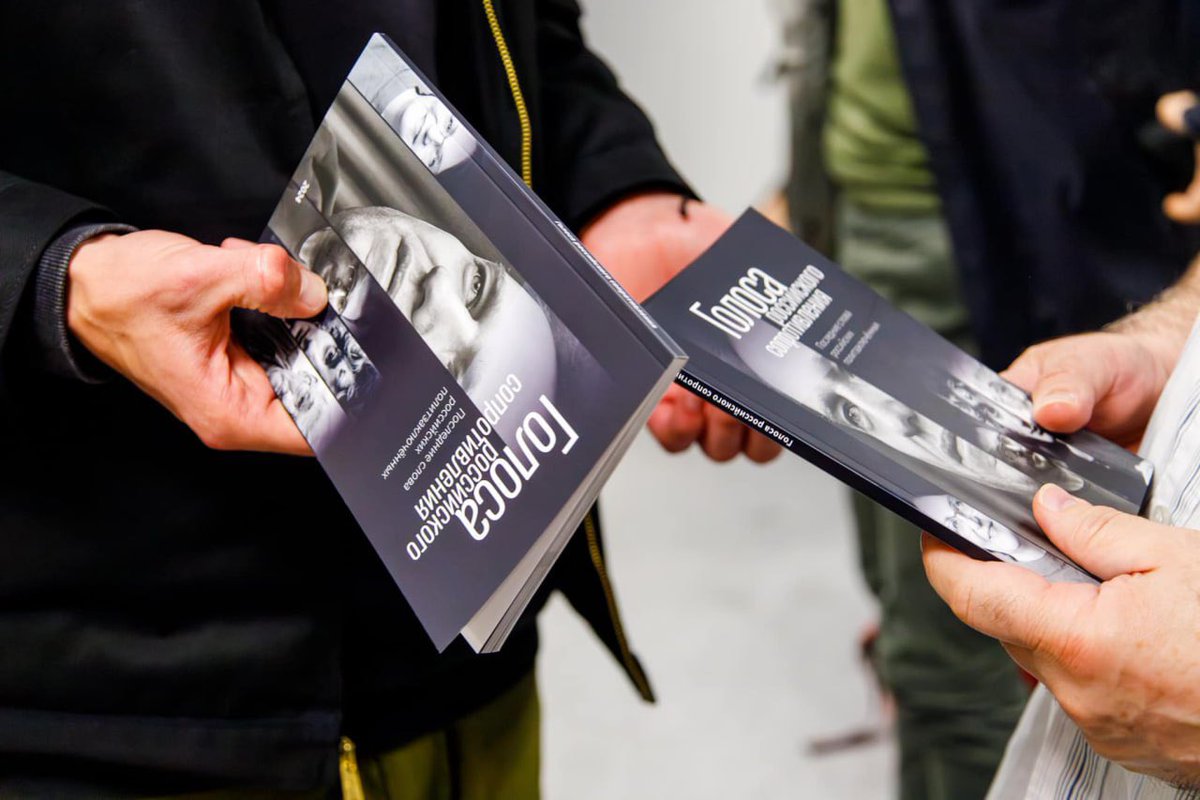 Мы хотим издать книгу «Голоса российского сопротивления» с биографией и последними словами политзаключенных на английском языке. 

На издание 5000 экземпляров в США нужно $12,000. 

Это огромные деньги, и собрать их можно только с вашей помощью: buy.stripe.com/4gw4jV1fc1Fl5Z…