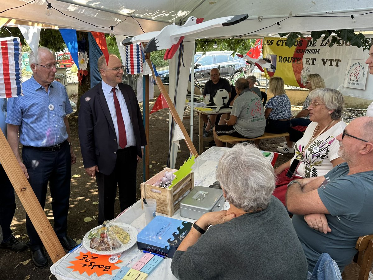 Prefet68's tweet image. Fête nationale à Sentheim 🇫🇷
Emmanuel Aubry, @prefet68, s’est rendu à Sentheim dans le cadre des festivités du 14 juillet.
🎉 Échanges avec les acteurs locaux et les associations et ambiance conviviale au cœur de la vallée de la Doller.
👏 Merci à tous ceux qui font vivre…