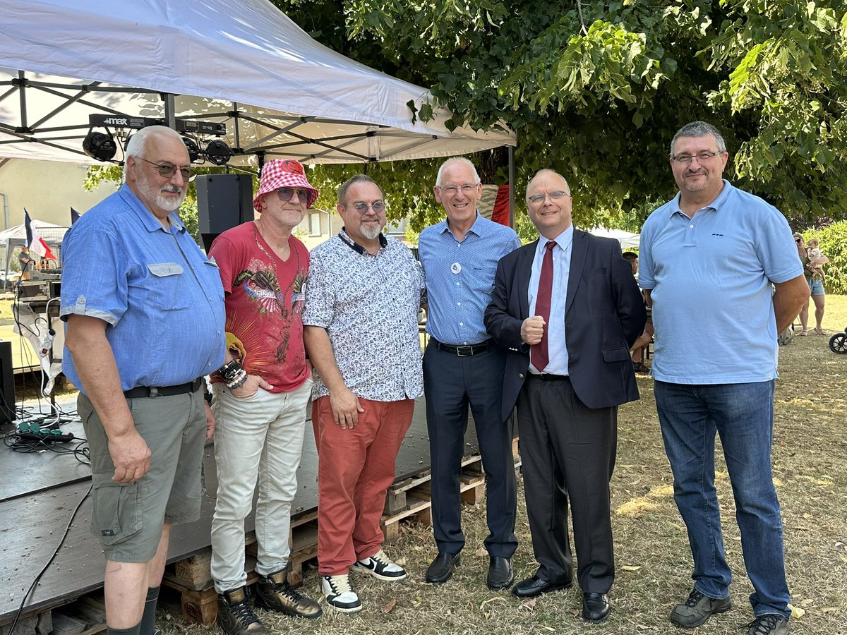 Prefet68's tweet image. Fête nationale à Sentheim 🇫🇷
Emmanuel Aubry, @prefet68, s’est rendu à Sentheim dans le cadre des festivités du 14 juillet.
🎉 Échanges avec les acteurs locaux et les associations et ambiance conviviale au cœur de la vallée de la Doller.
👏 Merci à tous ceux qui font vivre…