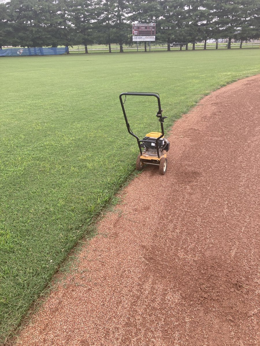NelsonCoHSAthl1's tweet image. Getting some edging in at the Nelson Co HS baseball field.