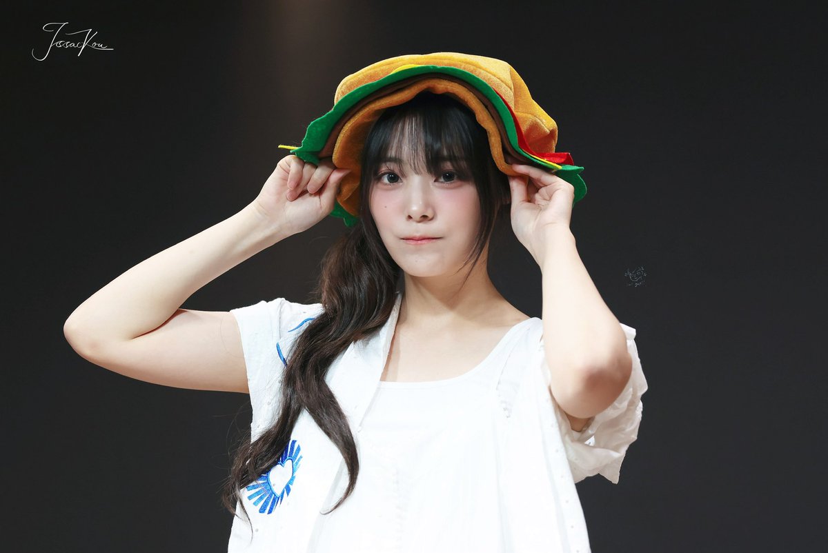 IssacKou86's tweet photo. 20250712 비트로드

🍔

#QWER #이시연 #시요밍 #しよみん #siyeon https://t.co/dVGJ1SbEGn