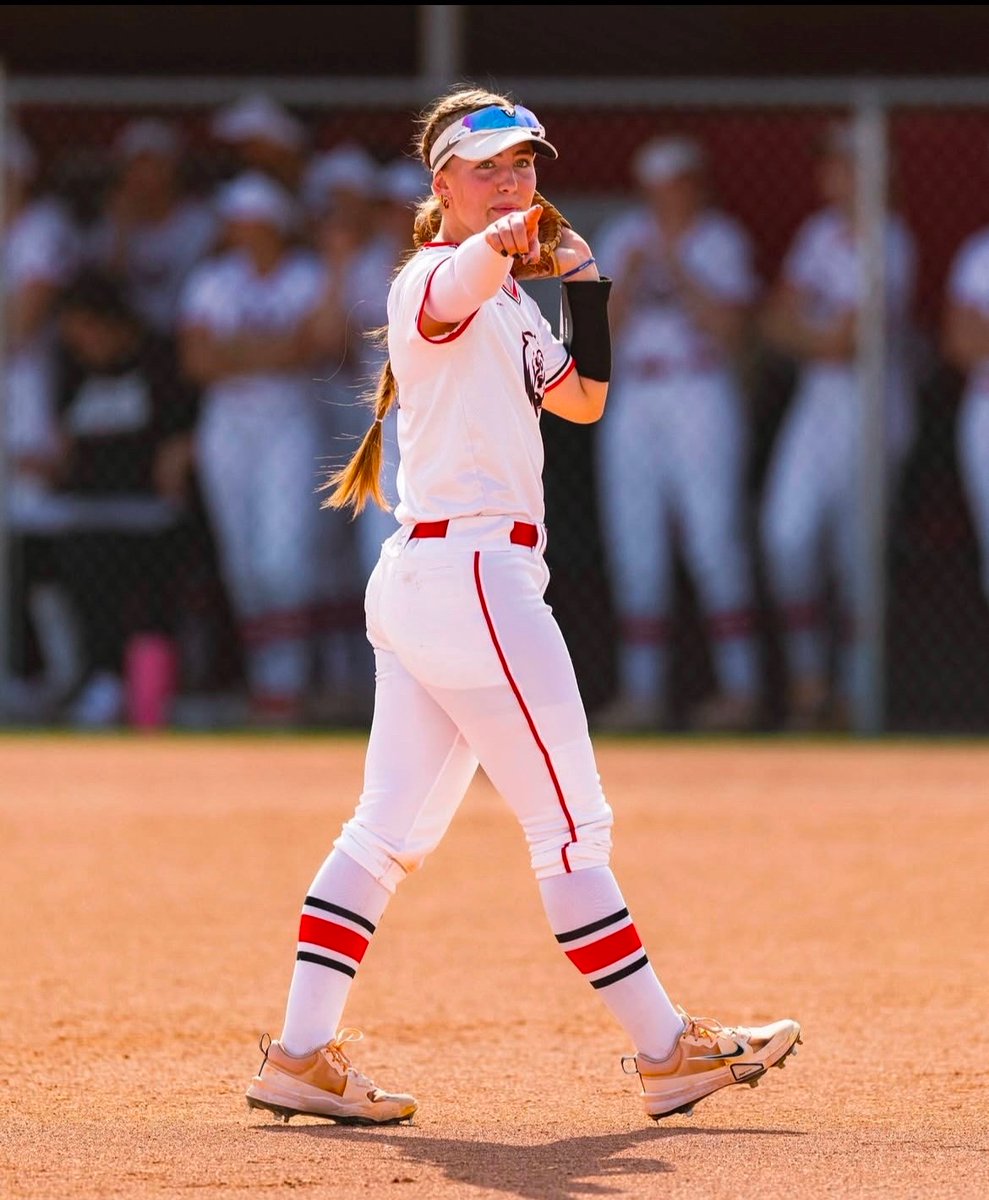 PurdueSoftball's tweet image. MEET THE NEW BOILERS: Bella Douglas ✨
◼️ No. 19 in the 2025 class per @ExtraInningSB
◼️ 3x First-Team All Region
◼️ 3x First-Team All State
◼️ 2x 4A State Champion
🐟 Favorite food is salmon and rice
#BoilerUp🚂 x @BellaDouglas07