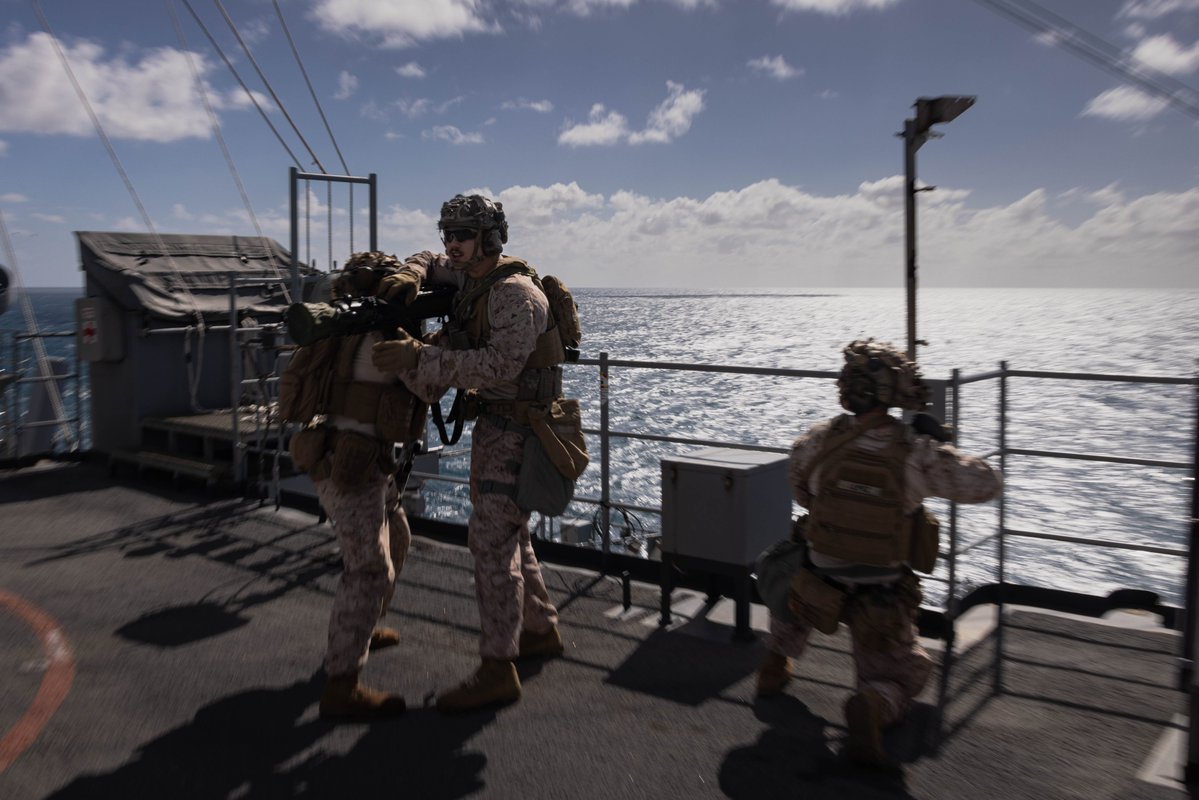 31stMeu's tweet image. 馃搷Coral Sea, June 28, 2025.
U.S. Marines with MRF, 31st MEU, conduct a VBSS training aboard the USS Rushmore (LSD 47).
(@USMC 馃摳 by Cpl. Angel Diaz Montes De Oca)
@USNavy @INDOPACOM @DeptofDefense
#Marines #Deterrence #Lethality #Readiness #Training