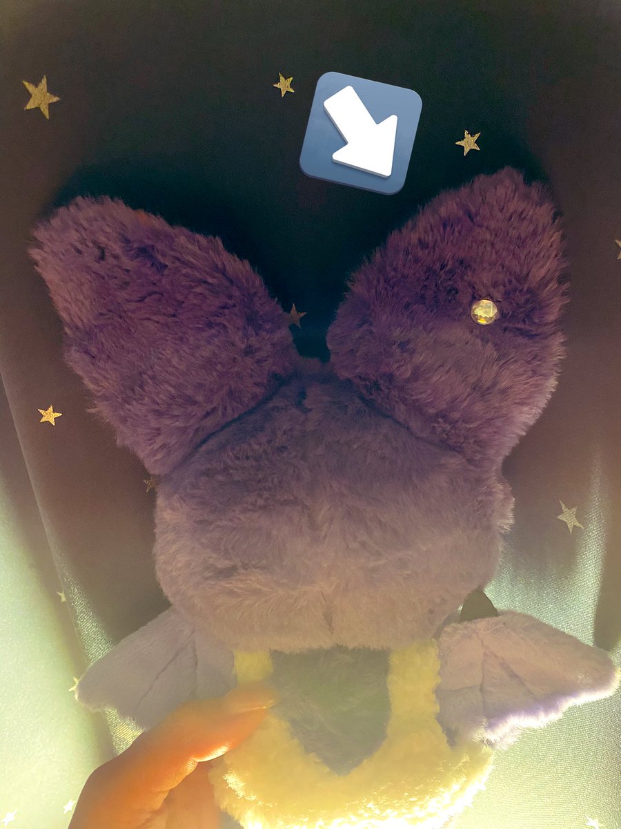 うちのもふどちゃん、気がついたら耳の後ろに他の小物に付けていたラインストーンが移ってついてたんだけど、ちょっと可愛いからそのままにしている