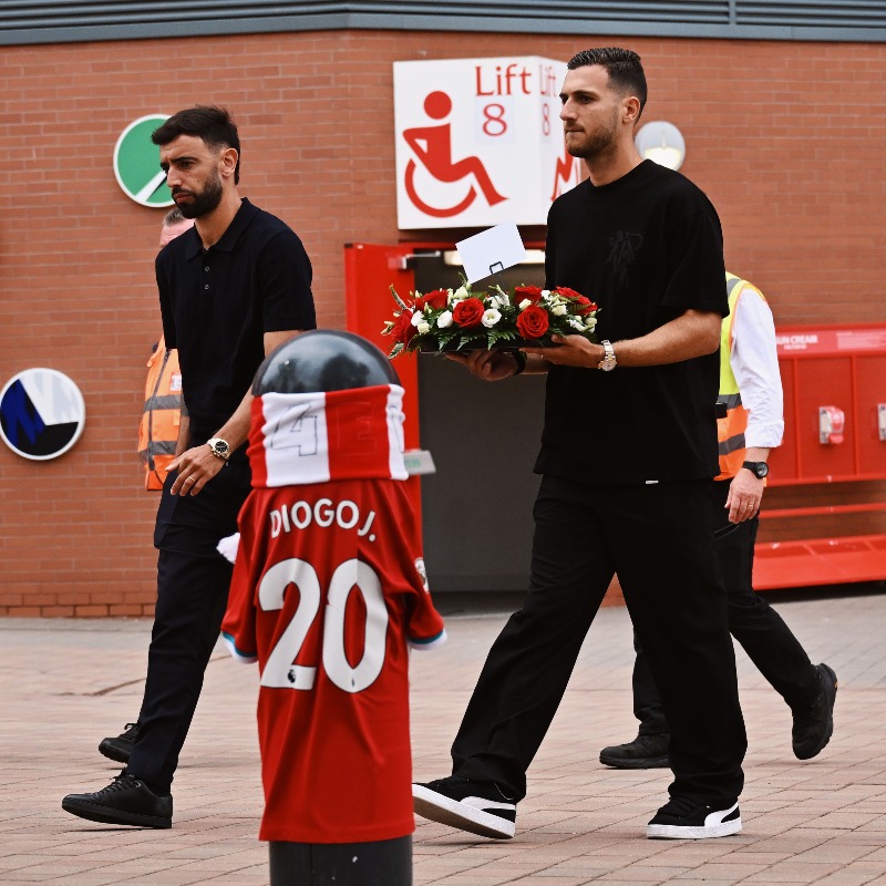 LFC's tweet photo. Bruno Fernandes, Diogo Dalot and Ruben Amorim have laid a tribute to Diogo Jota and Andre Silva, on behalf of all at Manchester United.