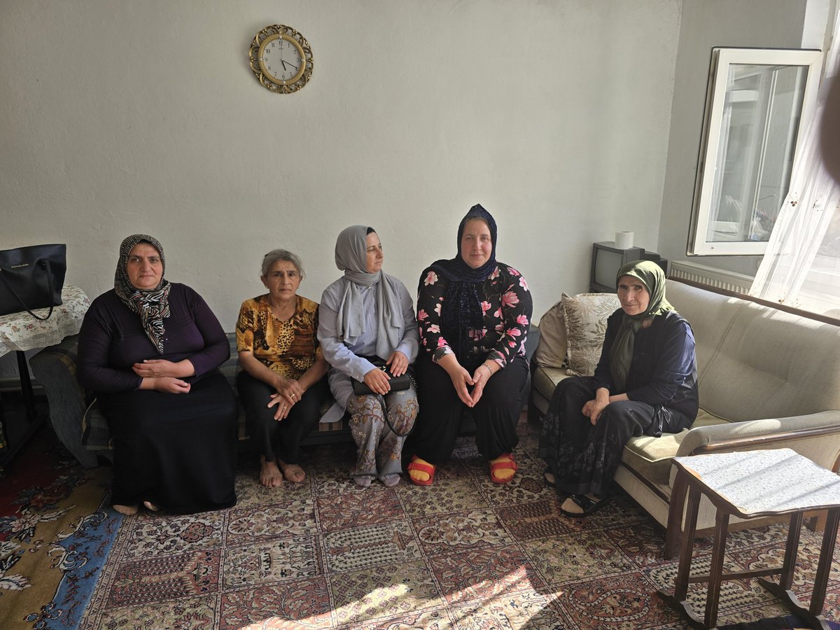 AK Kadın Çankaya (@akcankayakadin1) on Twitter photo 📍Sancak Mahallesi
Tanıtım ve Medya birimimiz,üyemiz Safiye AKGÜN'e, eşi Merhum Yunus AKGÜN'ün vefatı dolayısıyla taziye ziyareti gerçekleştirdi.
Merhuma Allah'tan rahmet, kederli ailesine sabr-ı cemil niyaz ediyoruz.
<a href="/tugbaisikercan/">Tuğba IŞIK ERCAN</a>
<a href="/akgul_aysel/">Aysel Koçak Akgül</a>
<a href="/deryakaytan8405/">Derya Kaytan</a> 📍Sancak Mahallesi
Tanıtım ve Medya birimimiz,üyemiz Safiye AKGÜN'e, eşi Merhum Yunus AKGÜN'ün vefatı dolayısıyla taziye ziyareti gerçekleştirdi.
Merhuma Allah'tan rahmet, kederli ailesine sabr-ı cemil niyaz ediyoruz.
<a href="/tugbaisikercan/">Tuğba IŞIK ERCAN</a>
<a href="/akgul_aysel/">Aysel Koçak Akgül</a>
<a href="/deryakaytan8405/">Derya Kaytan</a>