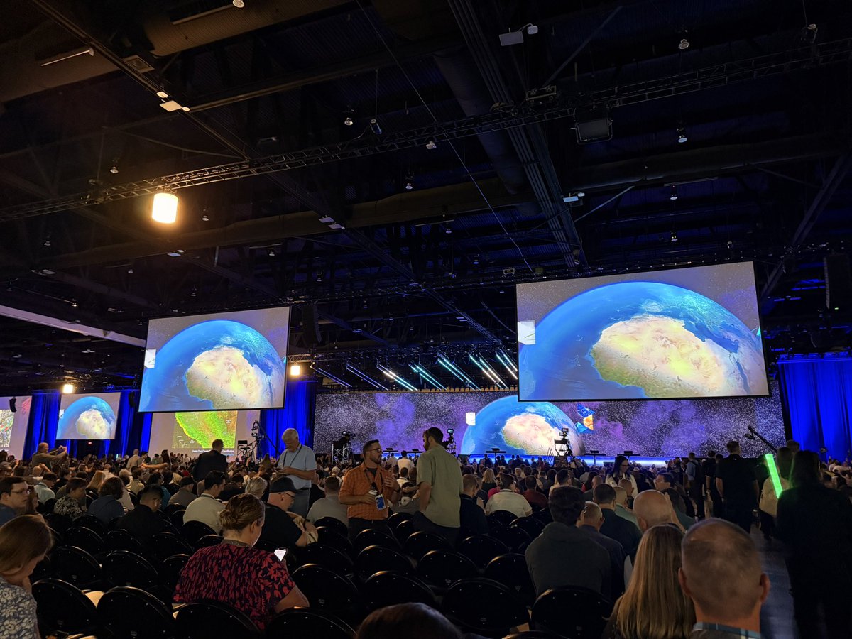 themoxie's tweet photo. #EsriUC https://t.co/DOCHjRClOD