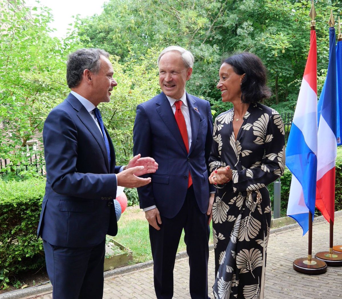 🇫🇷 Le 14 Juillet, la fête nationale française, incarne les idéaux de la démocratie. Des valeurs qui unissent la France et les Pays-Bas. Je suis convaincu que nous continuerons à défendre et à promouvoir ces valeurs main dans la main. 1/2