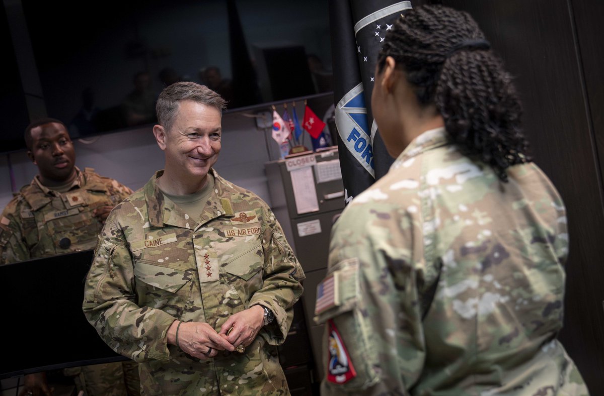 thejointstaff's tweet image. During their trip to #SouthKorea, General Dan Caine and SEAC Isom met with troops stationed at @USForcesKorea. These dedicated men and women play a pivotal role in maintaining the Korean Armistice Agreement of 1953, ensuring continued stability and prosperity across the region.
