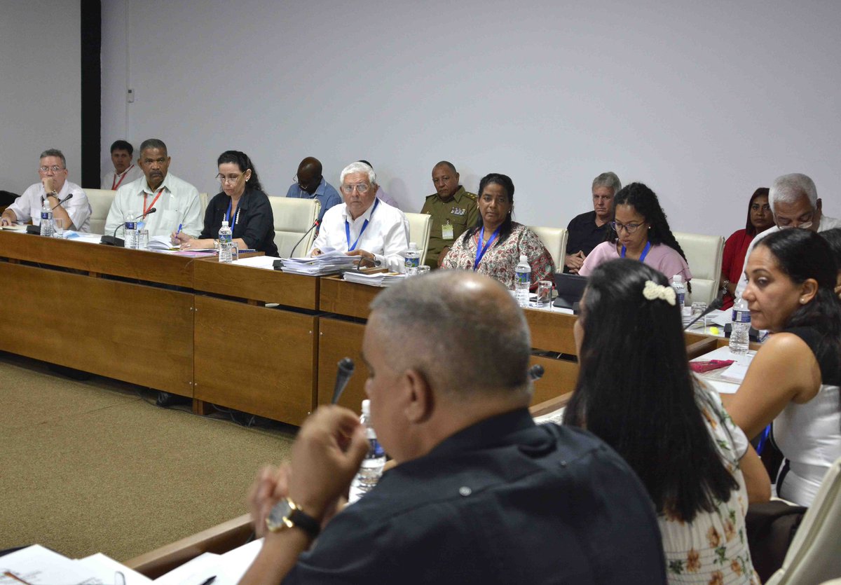 Asamblea Nacional Cuba (@asambleacuba) on Twitter photo En Desarrollo | En reunión de la Comisión de Asuntos Constitucionales y Jurídicos de la <a href="/AsambleaCuba/">Asamblea Nacional Cuba</a>🇨🇺, los diputados dan seguimiento a la labor de <a href="/FGR_Cuba/">Fiscalía de Cuba</a> y <a href="/TSupremoCU/">TSupremoCU</a> En Desarrollo | En reunión de la Comisión de Asuntos Constitucionales y Jurídicos de la <a href="/AsambleaCuba/">Asamblea Nacional Cuba</a>🇨🇺, los diputados dan seguimiento a la labor de <a href="/FGR_Cuba/">Fiscalía de Cuba</a> y <a href="/TSupremoCU/">TSupremoCU</a>
