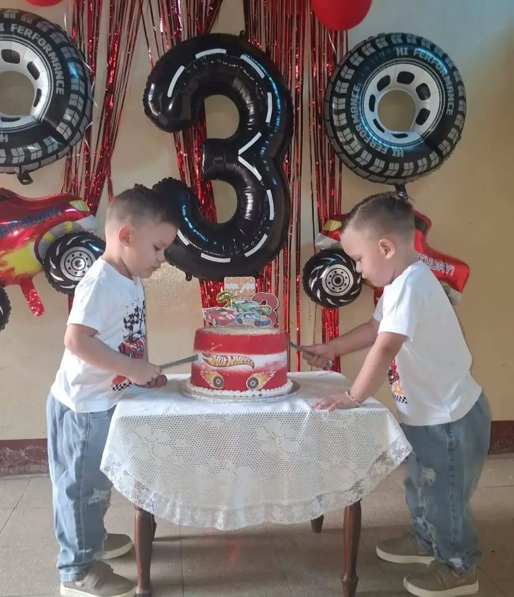 Celebran 3 años! 👶👶🎂🥰 Gemelos salvados por cirugía fetal gratuita en #Nicaragua, gracias al programa del Hospital Bertha Calderón
🔹Único en Centroamérica
 277 cirugías desde 2021
🔹92% éxito 
Gratis vs. $200,000 en EEUU
📈 Salud pública que transforma vidas
<a href="/FloryCantoX/">Flor y Canto 🇳🇮</a>