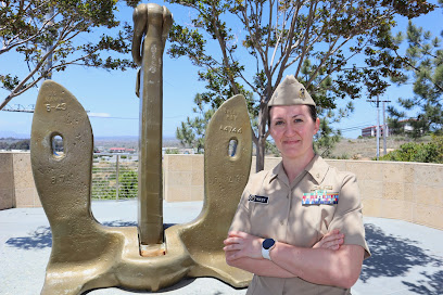 UWMAlumni's tweet image. U.S. Navy sailors from across the fleet are headed to Wisconsin for Milwaukee Navy Week, and among them is UWM alumna Cmdr. Sarah Huley &apos;05.

For an overview of Cmdr. Huley&apos;s and Navy Week as a whole, visit:
bit.ly/3GFUwJ2