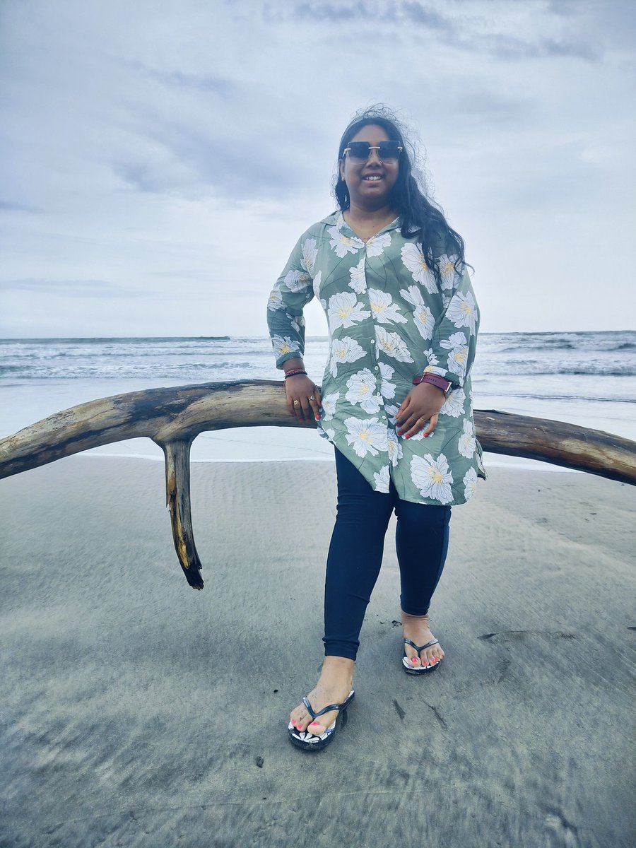 #Day3 
Beach Photography 🏖️ #Goa
#MonsoonRide #BikerGirl