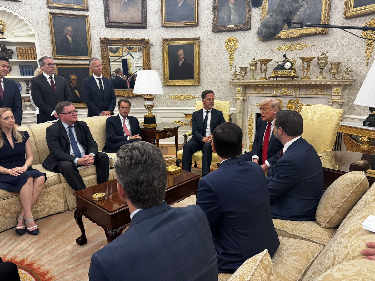 JacquiHeinrich's tweet image. President Trump announces “100% tariffs” on Russia if a deal is not reached within 50 days
Congress has been waiting on Trump’s green light for a bipartisan bill that would slap 500% tariffs on any country doing business with Russia - this plan appears to be a step down from…