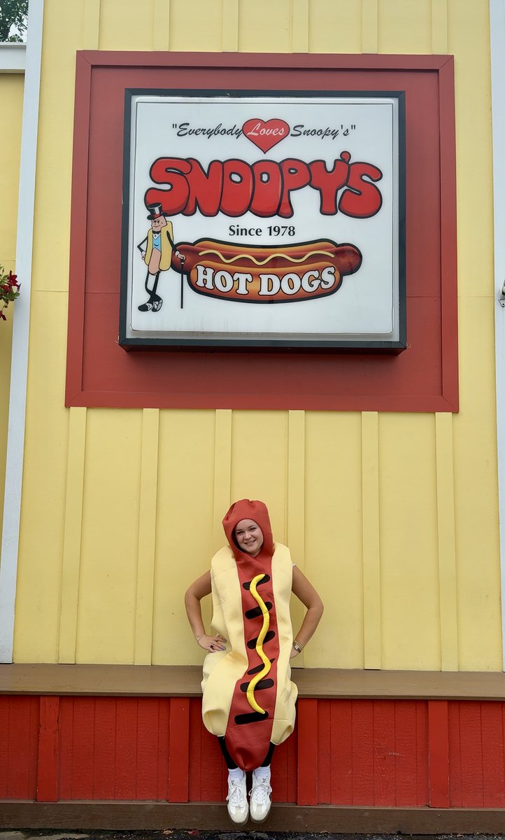 ShopLocRaleigh's tweet image. 🌭 Is a hot dog a sandwich? Does ketchup belong? Debate over a dog from these local faves on #NationalHotDogDay:
Snoopy's | Golden K-Dog | Mitch’s Tavern | Tropical Delight | Smash Masters #RaleighEats #SupportLocal