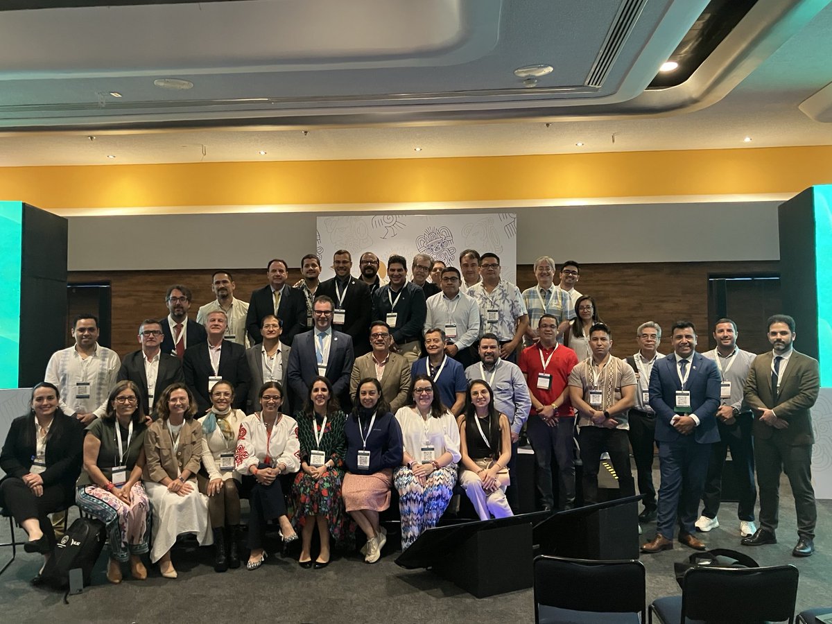 Muchas gracias a #ALAT, a #ESTS y a nuestros amigos iberoamericanos por estos días en Cancún. Han sido una gran oportunidad para compartir mucho más que cirugía torácica y formas de comunicar. Por todo lo que nos une, ¡a por el futuro!