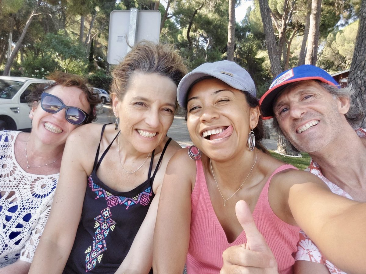 💫 GRACIAS 💫
Este cumpleaños no fue solo un día más: fue un regalo en forma de abrazos, risas, miradas cómplices y momentos que guardaré siempre.
Gracias a todos los que vinisteis a celebrarlo conmigo. Vuestra presencia fue el mejor regalo.
No hay nada como sentirse tan querido.