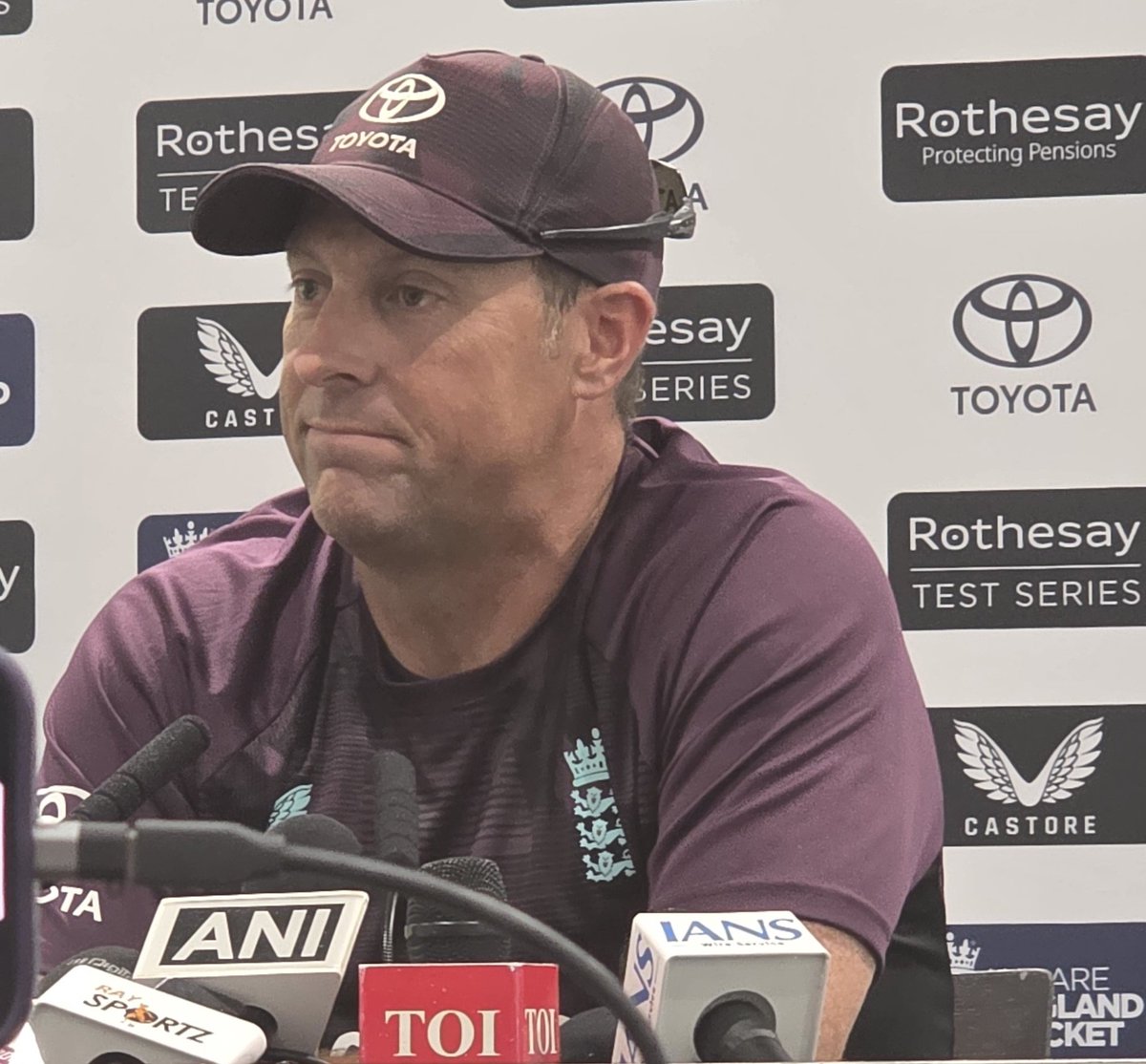 15 minute aur 3 wicket hi baki hai  first hour me

"Lord's Test"