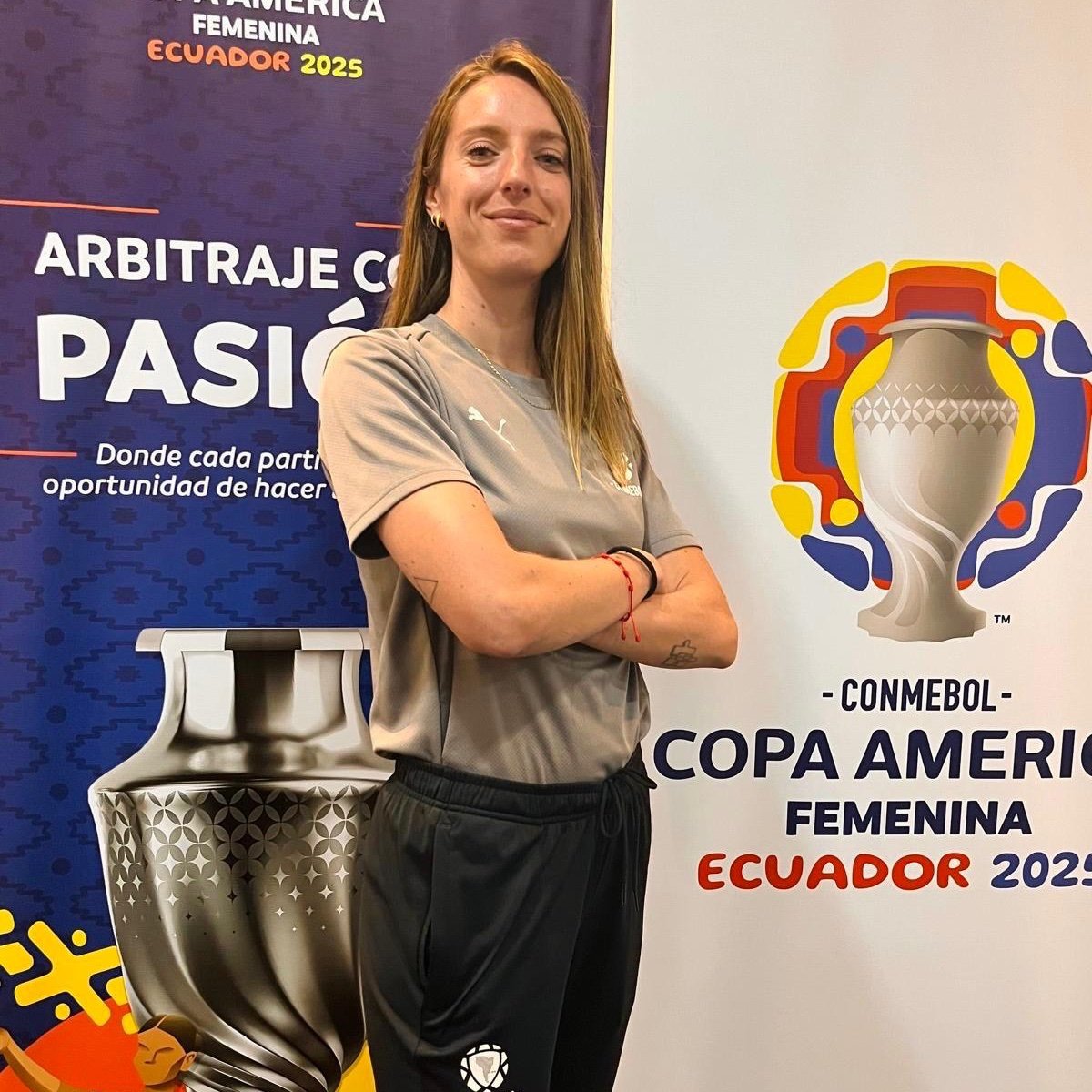 Federación Vizcaína de Fútbol (@fvf_bff) on Twitter photo Deseamos mucha suerte a Iragartze Fernández Esesumaga , del Comité <a href="/ArbitrosBizkaia/">CVAF - BFAB</a> , que actuará como árbitra asistente internacional en la #CopaAmericaFEM .
👏 La colegiada vizcaína representará al arbitraje español y europeo en Ecuador.
💪ZORIONAK ✌️ Deseamos mucha suerte a Iragartze Fernández Esesumaga , del Comité <a href="/ArbitrosBizkaia/">CVAF - BFAB</a> , que actuará como árbitra asistente internacional en la #CopaAmericaFEM .
👏 La colegiada vizcaína representará al arbitraje español y europeo en Ecuador.
💪ZORIONAK ✌️