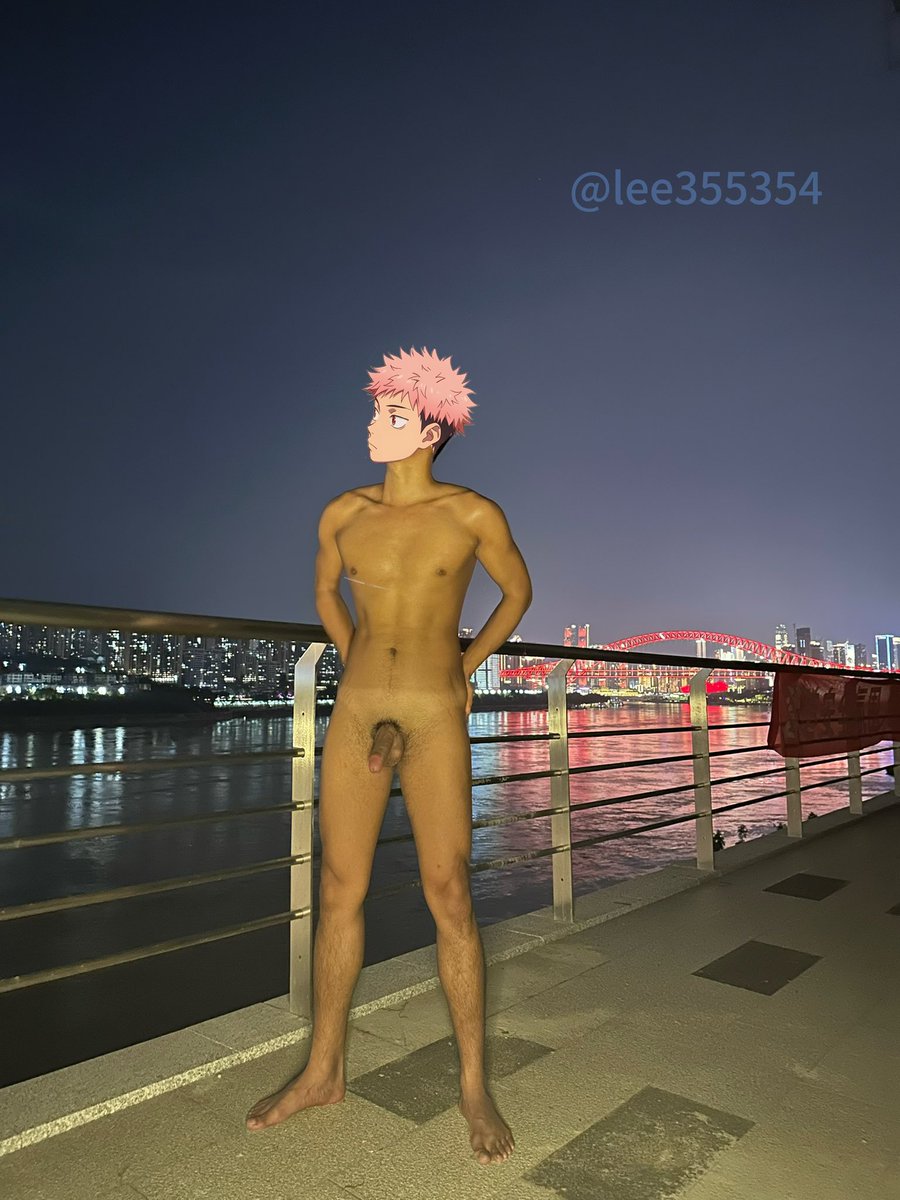 lee355354's tweet photo. 和咔叽老师@kj6783 一起出来野裸，前面的桥上车辆车往🥵好刺激，真的���喜欢野裸，户外不穿衣服好舒服🥵最后喷射出精液
 #露出任务 #天体暴露 #户外露出 #野裸天体 #野裸 #黑皮男大 #反差男大 #精牛 https://t.co/JSEBIcND47