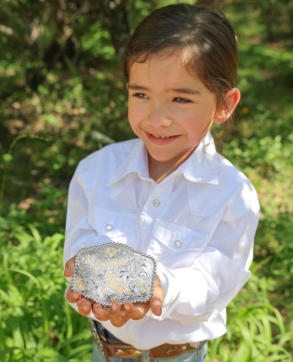 hyosilver_btx's tweet image. She’ll be hootin’ &amp;amp; hollerin’ with western style while wearing this shimmering bright engraved accessory! A perfect gift for your country lovin’ little girl 🤠❣️⁠
🔗⁠l8r.it/WrLp
.⁠
.⁠
#westernjewelry #westernaccessories #westernfashion
