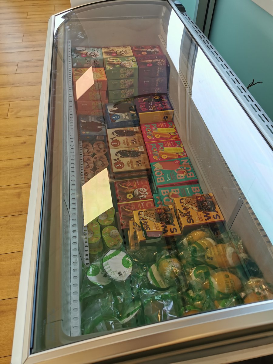 ☀️🔥 ¡Plan de emergencia contra el calor ACTIVADO! 🍦❄️
Combatimos el calor en nuestras oficinas con una gran variedad de helados de <a href="/laSirena/">La Sirena</a>, de calidad, cremosos, refrescantes y 100 % irresistibles, listos para el #AudaxTeam 😋

#AudaxTeam #AudaxRenovables #LaSirena