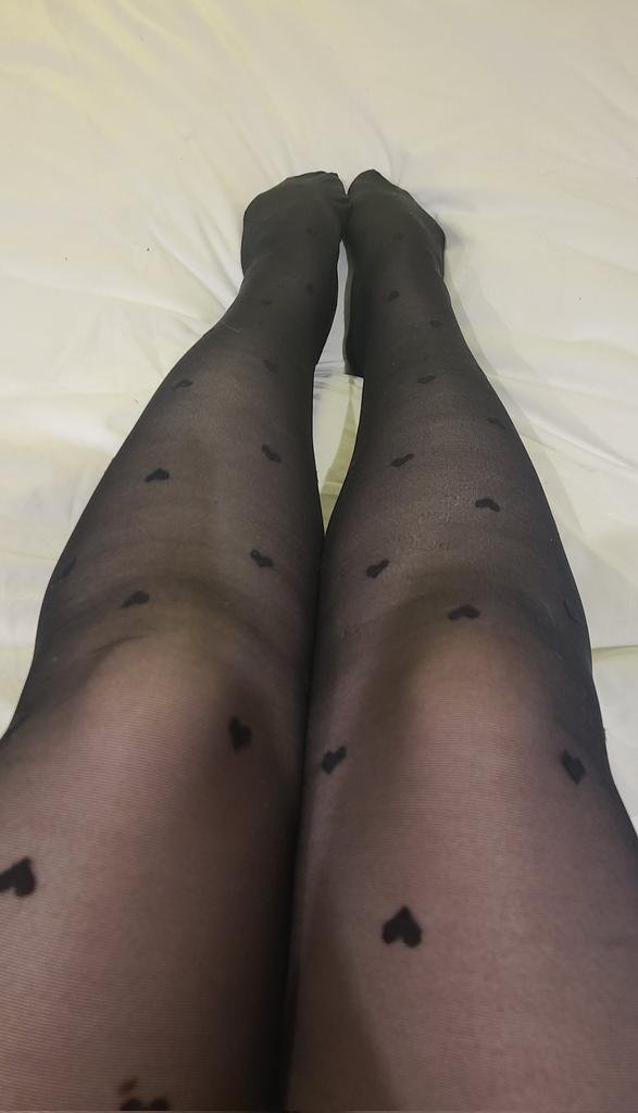 goedemiddag. wie gaat deze mooi panty is aanbidden?
het is ook veel te warm vandaag. hopelijk stinken ze niet te erg

findomnl