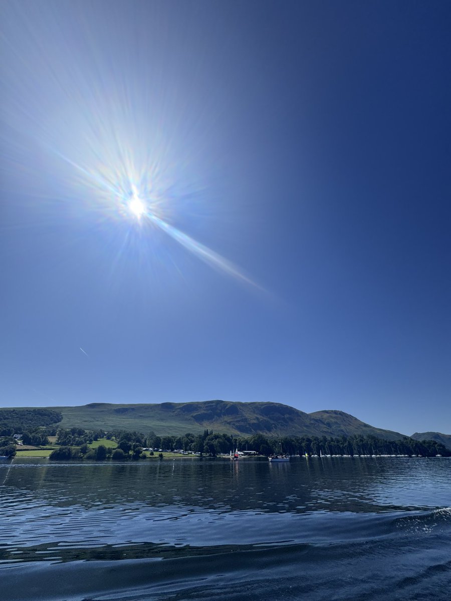 AmyItv's tweet image. What a scorching weekend! ☀️ I spent some of it in the Lakes - look at those blue skies 😍
Hope you had a good one. See you at 6 👋🏼