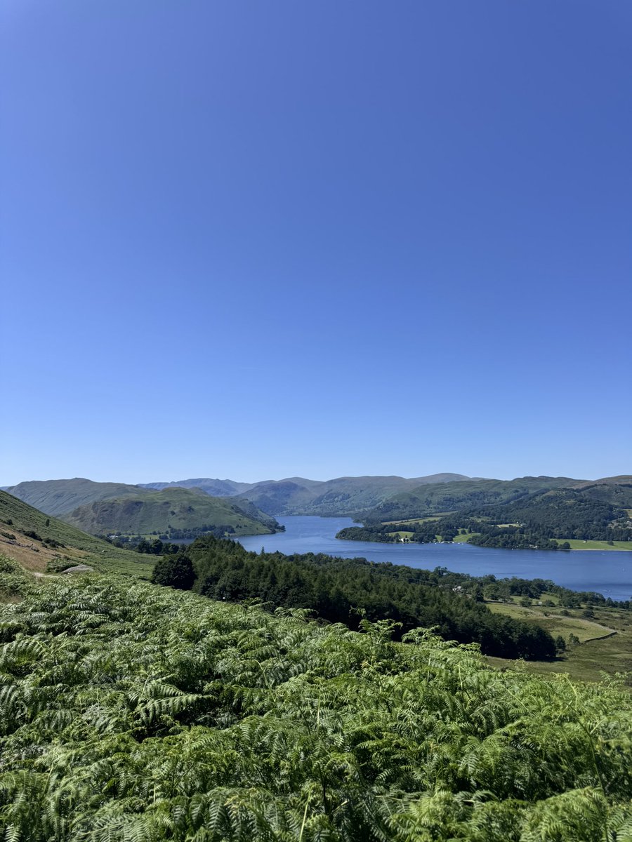 AmyItv's tweet image. What a scorching weekend! ☀️ I spent some of it in the Lakes - look at those blue skies 😍
Hope you had a good one. See you at 6 👋🏼