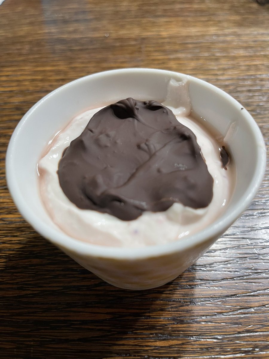 stonepineprime's tweet image. And for dessert, high protein strawberry and cream pot. Cottage cheese and Greek yogurt blended with strawberries, a little vanilla and sugar, layered with chopped strawberries and topped with melted chocolate.