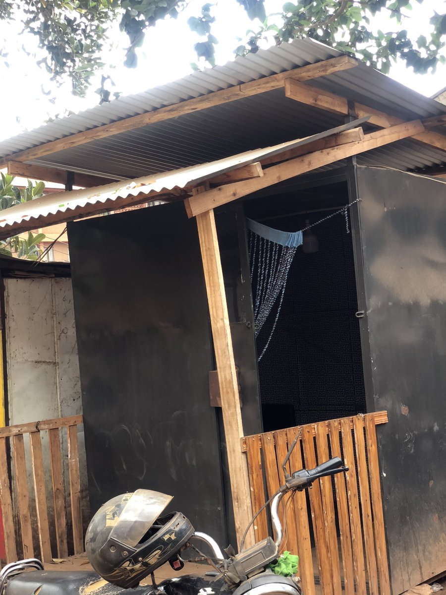 Quick deal📍📍📍📍kiosk being sold in Makerere Kikoni 2M negotiable
Call 0786261778
          0743216305
