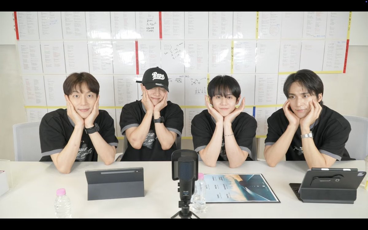 뒷풀이마저 완벽✨
덕분에 너무 행복한 주말+행복한 월요일 퇴근길이었다💕 비스트, 하이라이트 사랑해💙💛💚💜 빠른 시일 내에 또 보쟈규🙌🏻