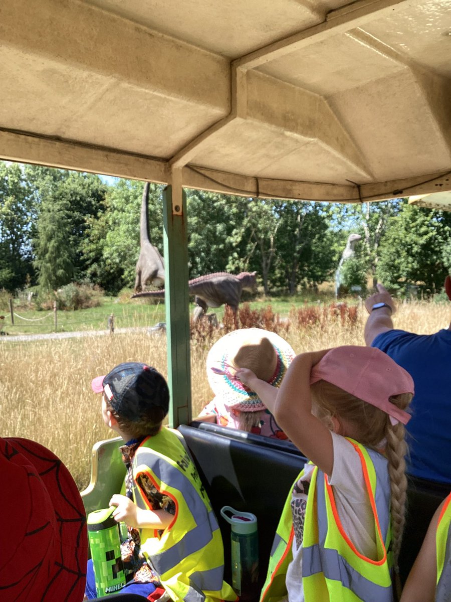 fairwayGLP's tweet image. A fantastic Reception and Year 1 trip to All Things Wild.
💚☀️👌
#Fairway #GLP #Learningoutsidetheclassroom