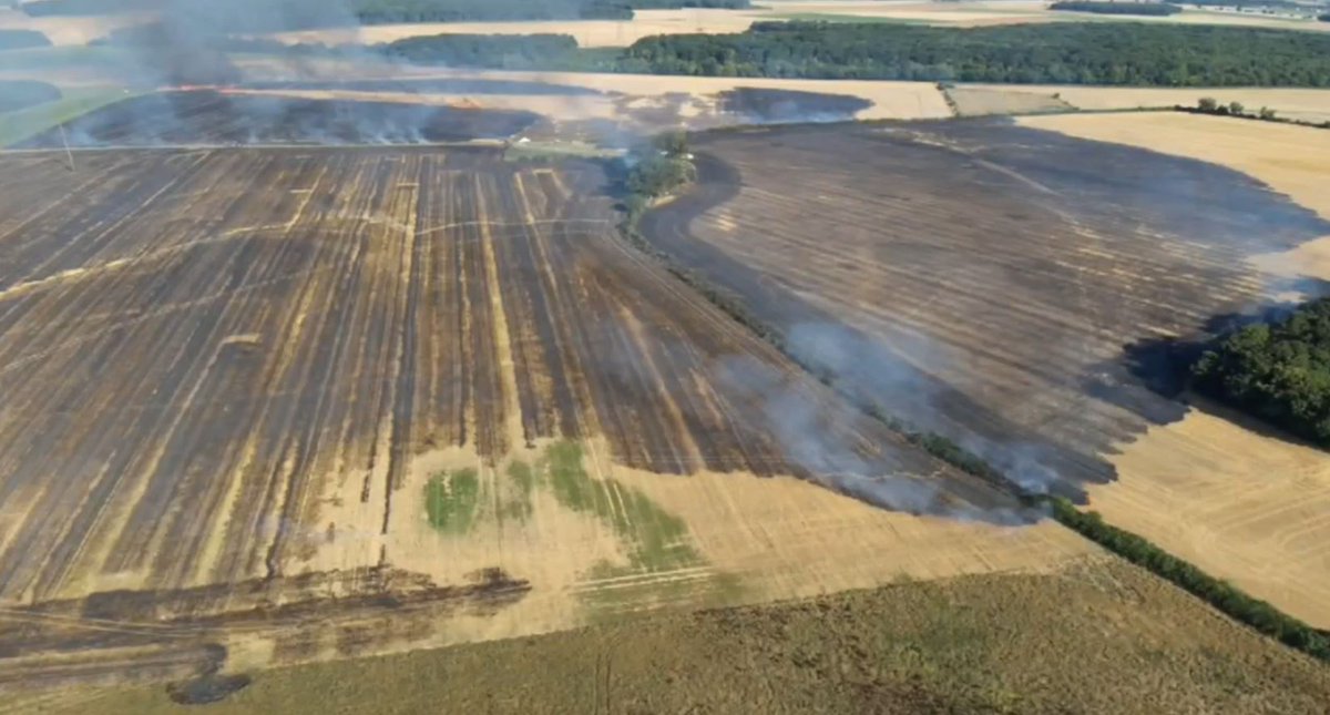 #Intervention 🔥 50 hectares partis en fumée hier soir à Chaumont-en-Vexin.

Feu de récoltes, chaumes et sous-bois.
- 8 camions-citernes engagés
- Feu stoppé par les pompiers
- Pas de blessé