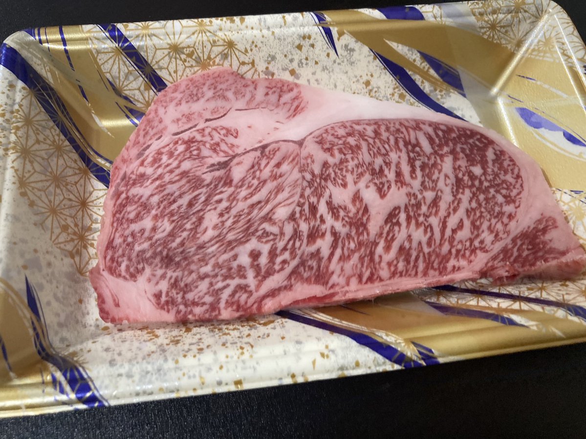 yum_duck's tweet image. 誕プレ前祝いに肉もらいやした🍖💕