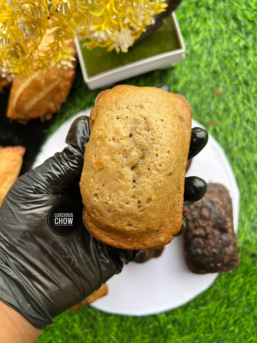 adaezennaji_'s tweet photo. 2 plain regular loaves - 7k each
1 Oreos regular banana bread - 9,500
2 minis (red velvet &amp; plain - you can buy this with a bottle of Tigernut if you only want the 2 minis). 

Send a dm to order. https://t.co/cpkRwmHs7U