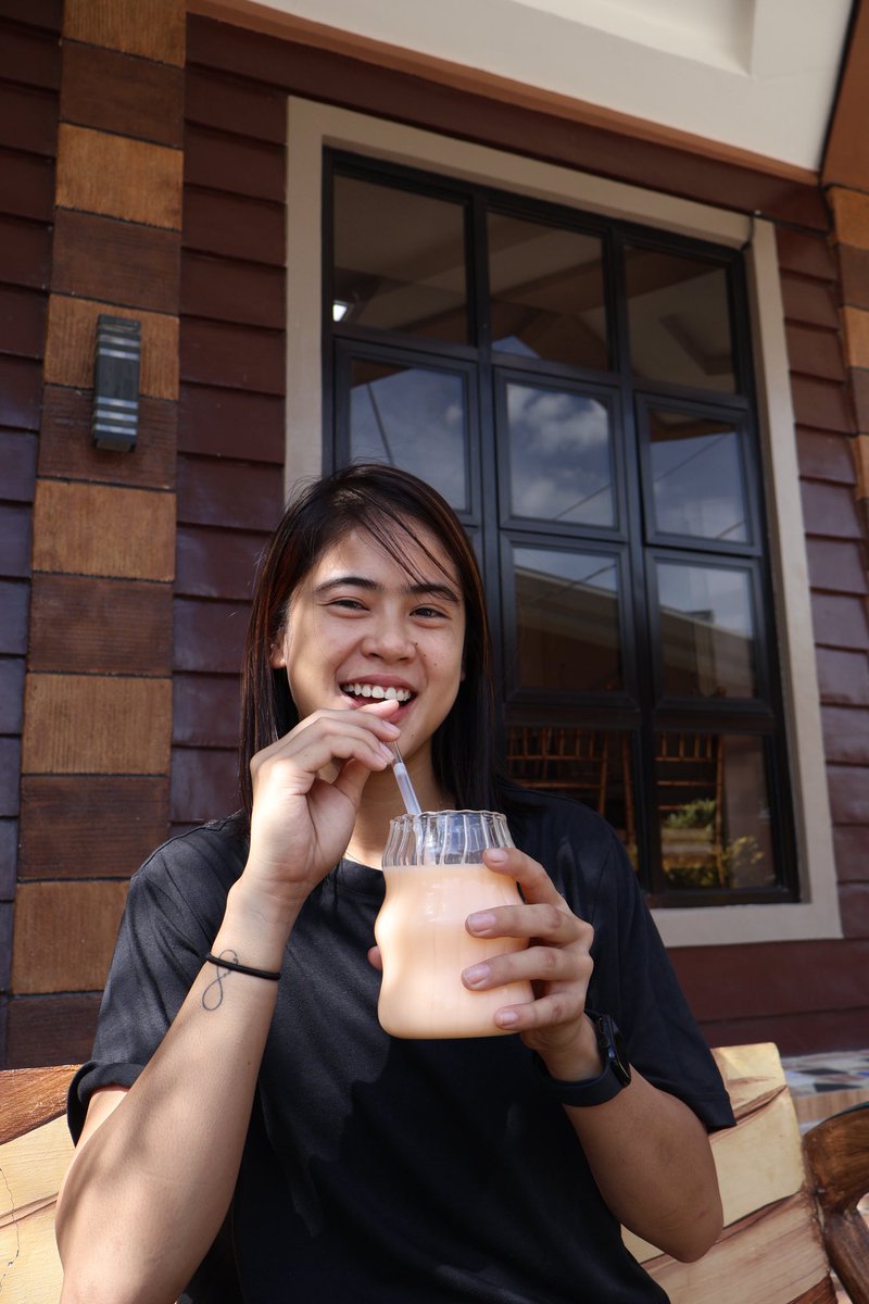 Just me, my cantaloupe smoothie and some sunshine! ☀️

Loving how this Luxe Slim Beauty Smoothie makes me feel sarap na, glowing pa from within! Perfect for a chill day like this! 💯