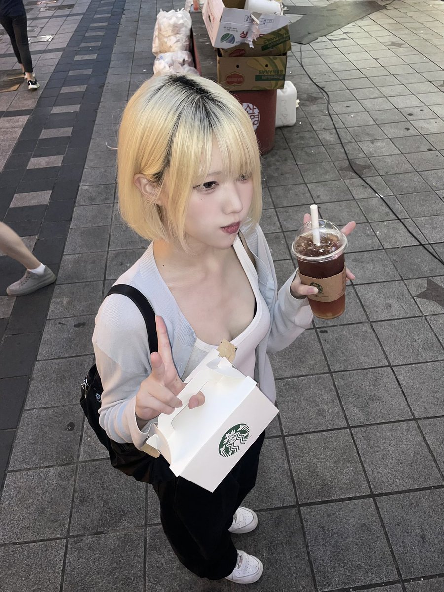 m0riling's tweet image. 아 더워