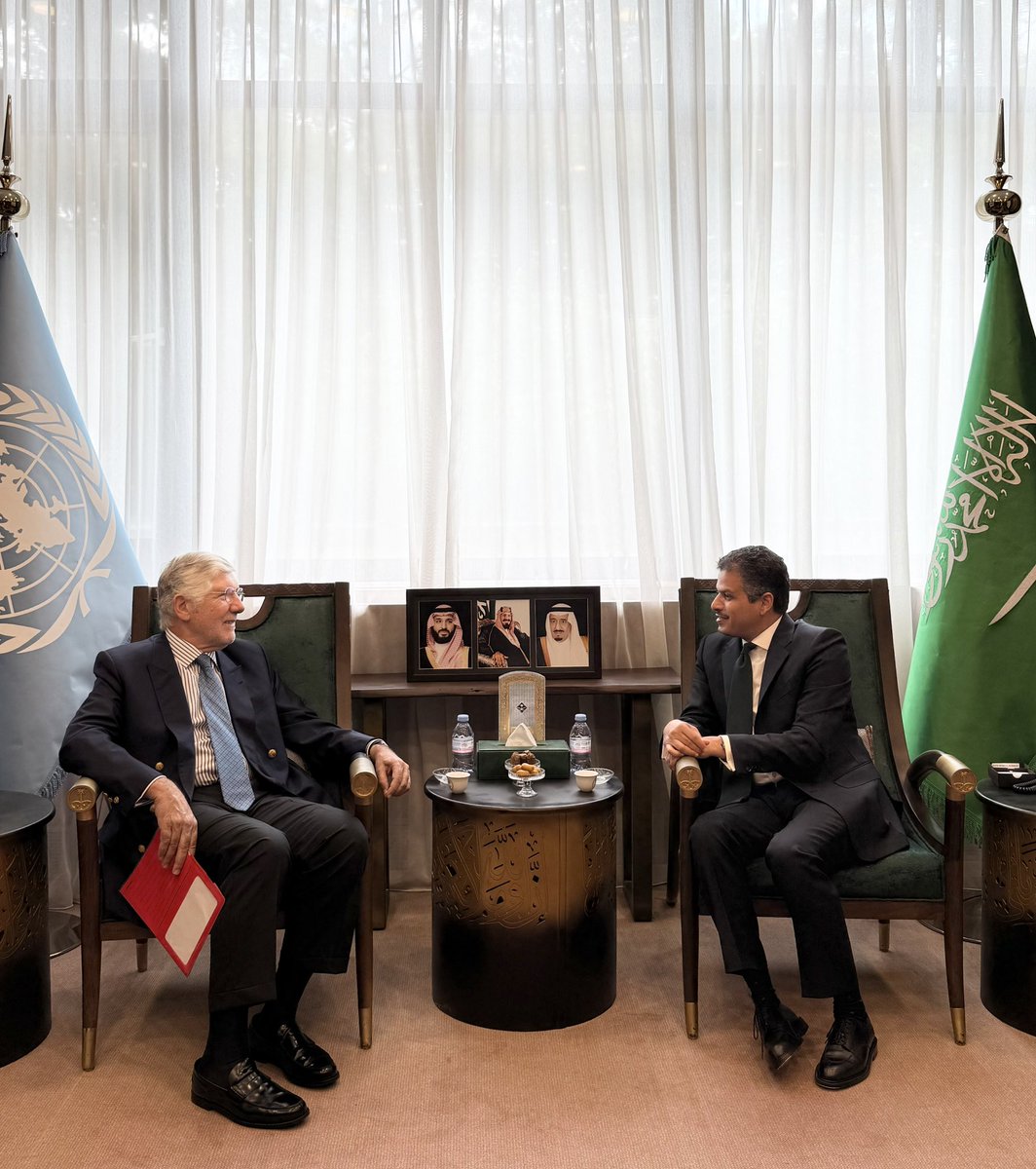 KSAPermanentGVA's tweet image. استقبل المندوب الدائم للمملكة 🇸🇦 لدى @UNGeneva السفير / عبدالمحسن بن خثيلة، السفير / João Mira Gomes @PTMissionGeneva المندوب الدائم للجمهورية البرتغالية 🇵🇹 لدى الأمم المتحدة.
وجرى خلال اللقاء التطرق إلى الموضوعات ذات الاهتمام المشترك في إطار المنظمات الدولية.