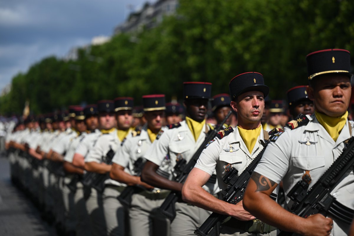 CEMAT_FR's tweet image. Félicitations aux soldats qui ont représenté l'@armeedeterre ce matin sur les Champs-Élysées.
Fier de cette image de puissance, de modernité et de rigueur dont vous avez témoigné devant la Nation.
