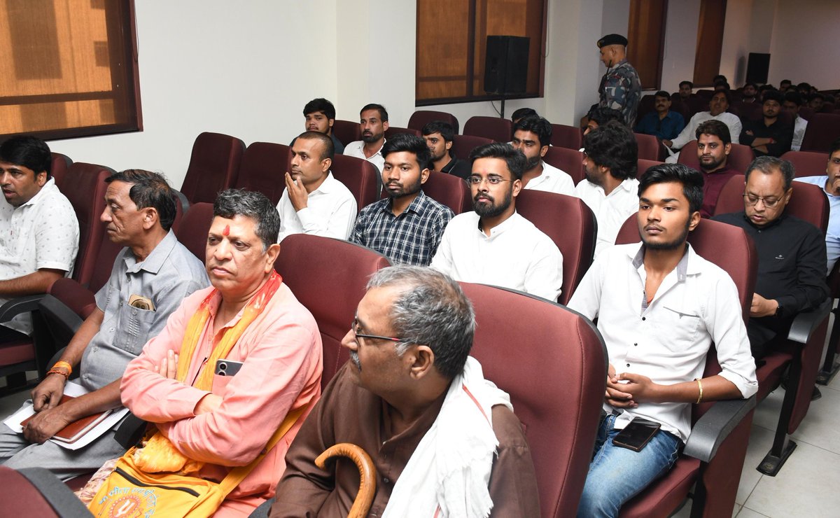 dr_maheshsharma's tweet image. आज ग्रेटर नोएडा स्थित पाथफाइंडर रिसर्च एंड ट्रेनिंग फाउंडेशन के मुख्य सभागार में राष्ट्रीय स्वयंसेवक संघ के चतुर्थ सरसंघचालक प्रो. राजेंद्र सिंह &apos;रज्जू भैया&apos; जी की पुण्यतिथि के अवसर पर आयोजित बौद्धिक संगोष्ठी एवं पुस्तक विमोचन कार्यक्रम में सम्मिलित हुआ तथा वहां उपस्थित गणमान्य…