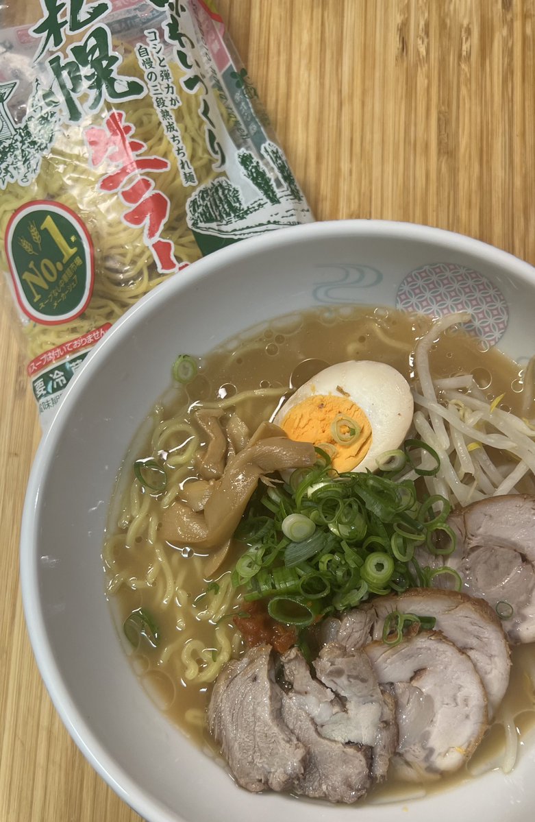 hiyokko_were's tweet image. 煮豚(チャーシュー?)
/日式叉烧
ーーーーーー
我做了可以放在日式拉面上的叉烧。先把猪肉块用平底锅煎一下,然后用日本清酒、味醂和酱油等煮一个小时。
味道不太甜不油腻,适合各种高汤的拉面。
这个叉烧放在拉面当然很好吃,蘸上黄芥末和酱油也很好吃、还可以做成叉烧盖饭。…