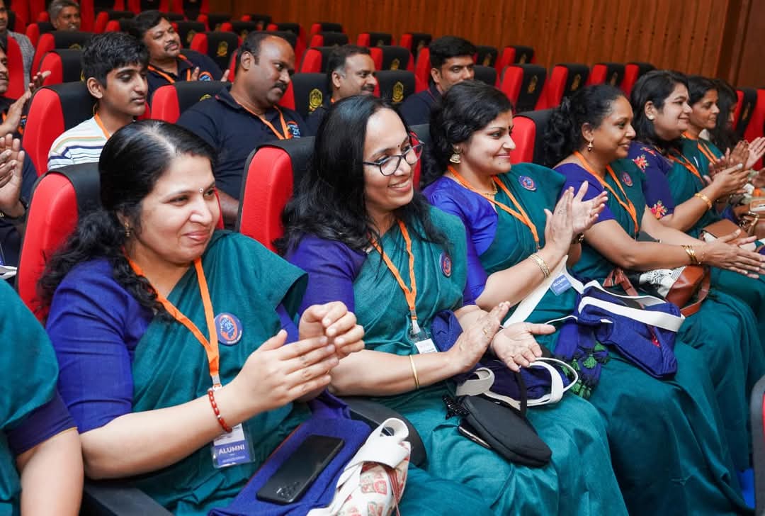 AMRITAedu's tweet image. #AITEC 2k Silver Jubilee Meet was a memorable and enriching event, bringing together #Amrita #alumni, faculty, &amp;amp; students for a day of connection, reflection, &amp;amp; inspiration. Alumni from the graduation batch of 2000 from our Coimbatore campus, then called AITEC, met at the campus.