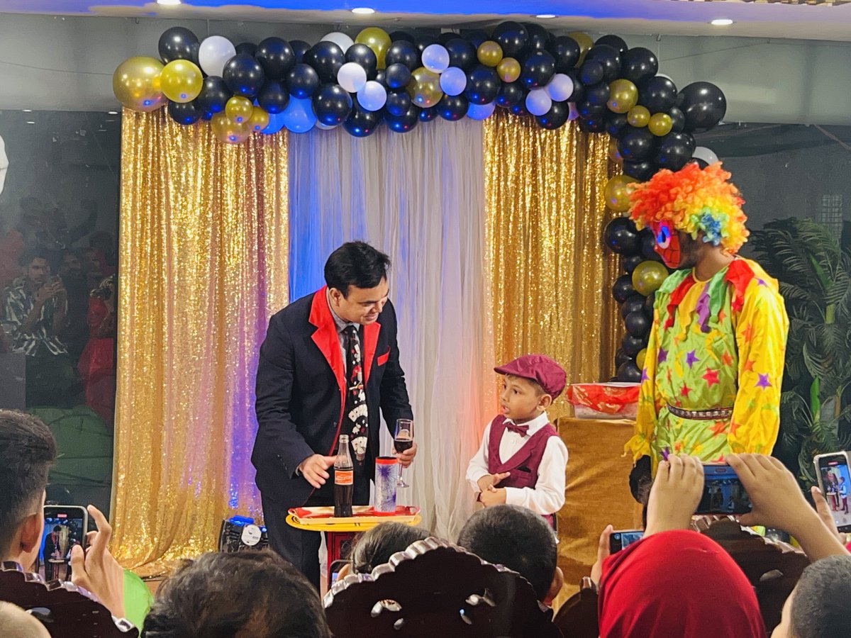 omarsharif81's tweet image. 🎂Happy mood with my dear Magic lover kids fan, Be a famous person in the world🌎
🔍To know more search Google Images: Magic entertainer Omar Sharif/ Hair a Kids friendly birthday party smart & gentle Magician of BD etc.
#Birthday #Magician #Omar_Sharif #Magic #Event #Planner #BD